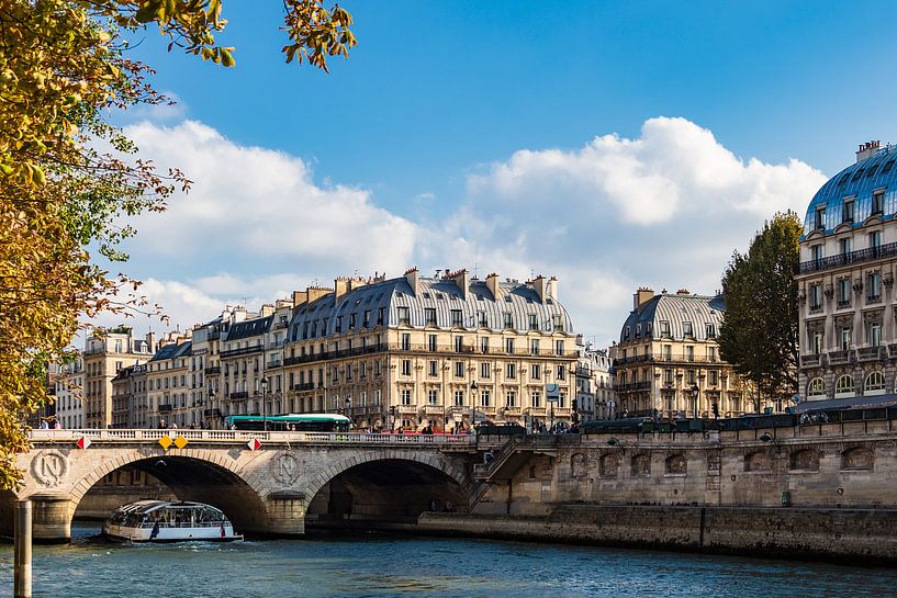 View over the river Seine in Paris, France by Rico Ködder