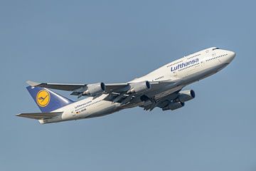 Take-off Lufthansa Boeing 747-400 (D-ABVM). van Jaap van den Berg