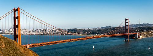 Panorama Golden Gate Bridge met uitzicht op San Francisco rood op zwart-wit