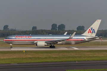 American Airlines Boeing 767 met bare metal romp. van Jaap van den Berg