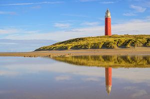 Texeler Leuchtturm in den Dünen an einem ruhigen Herbstnachmittag