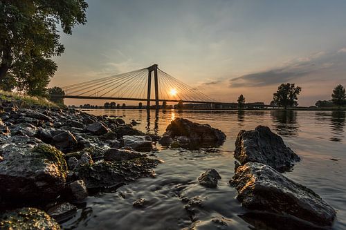 Heusdense-Brücke bei Sonnenuntergang