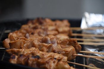 Saté op de BBQ
