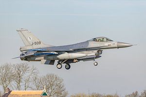 F-16 néerlandais (J-509) juste avant l'atterrissage.