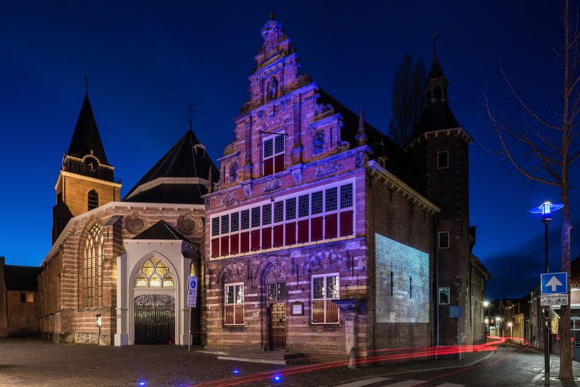 Das Stadtmuseum (Stedehuys) und die Petruskerk, Woerden von John Verbruggen