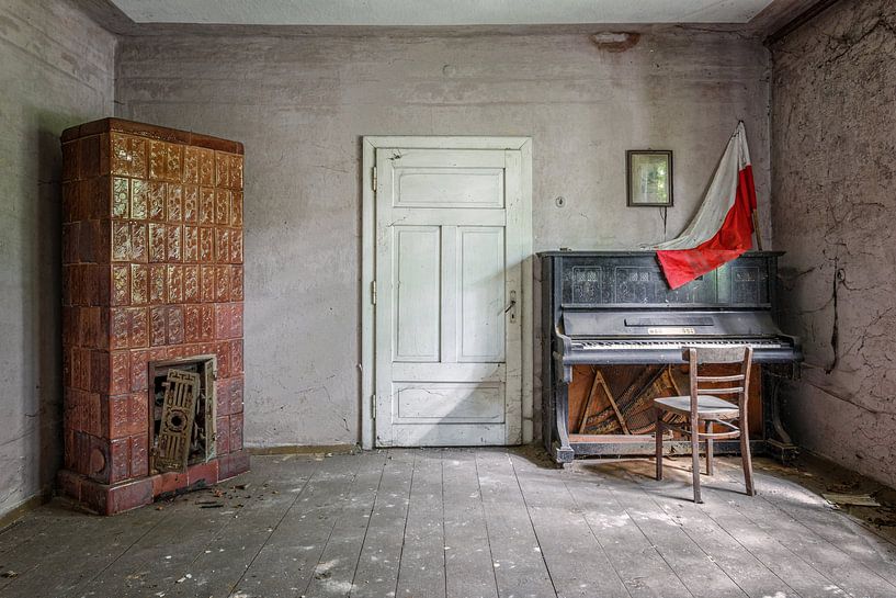 Lost Place - achtergelaten piano van Gentleman of Decay