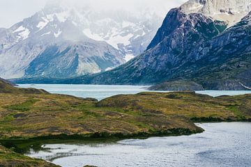 Lago Grey und Torres del Paine Bergmassiv von Shanti Hesse