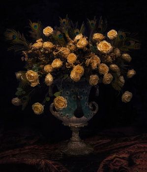 Vase with yellow roses