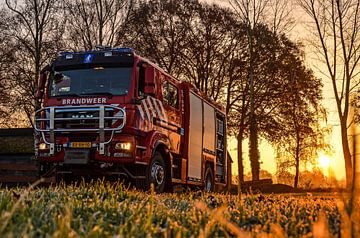 Brandweer bij zonsopkomst en vorst van Jaimy Buunk