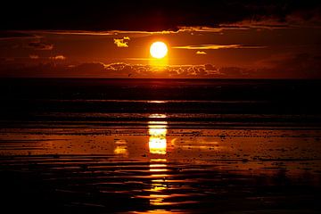 ondergaande zon aan het strand van Egon Zitter