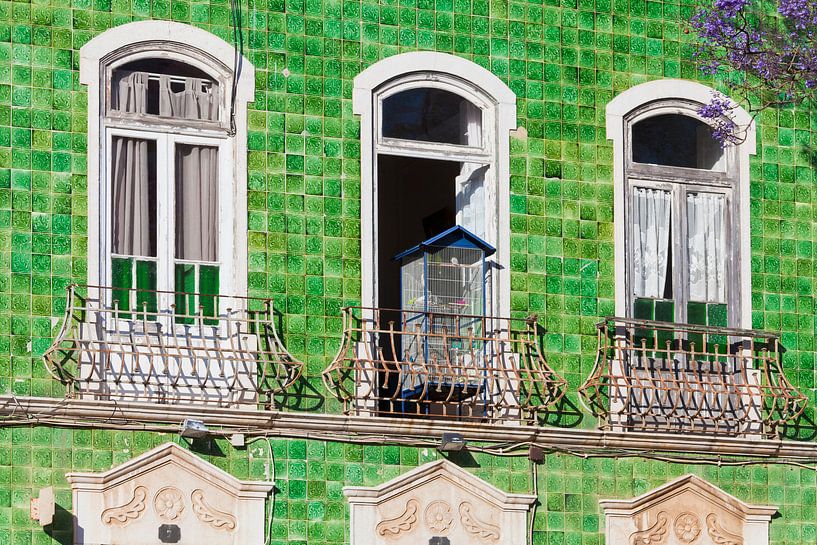 Haus mit Azulejos in der Altstadt von Lagos von Werner Dieterich