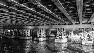 Rail bridge near Amsterdam Central Station von Niels Eric Fotografie