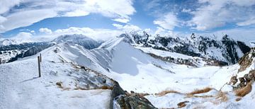 Besneeuwde toppen van de Alpen. van Floyd Angenent