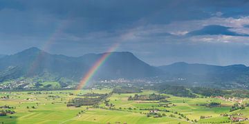 Panorama vom Grünten über das Illertal mit Regenbogen nach Blaichach und Immenstadt im Allgäu von Walter G. Allgöwer