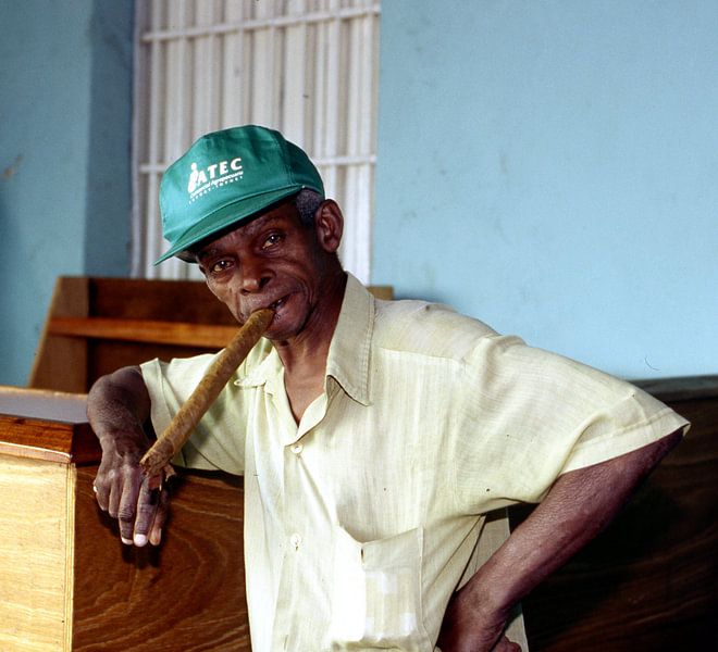 Habano bigger than the smoker by Ignacio Genzo