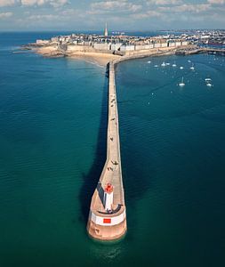 Die lange Seebrücke von Saint-Malo