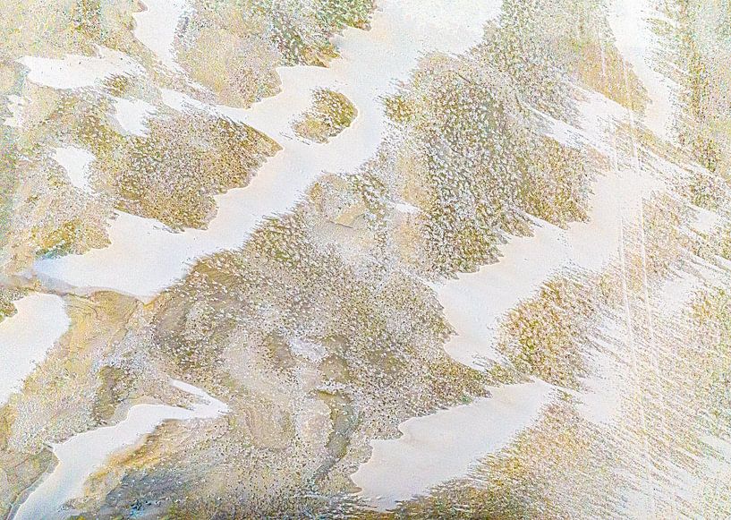 Sandmuster über Drohnenfotografie, abstraktes Muster von Sia Windig