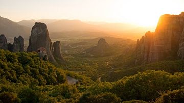 Zonsondergang bij de beroemde kloosters van Meteora van Aagje de Jong