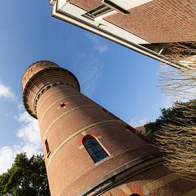 Der Lauwerhof-Wasserturm in Utrecht, von unten fotografiert. von André Blom Fotografie Utrecht