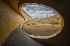 Onder de brug van Vroenhoven van Leon Okkenburg
