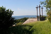Die 3 Kreuze vom Kreuzberg in der Rhön im Sommer