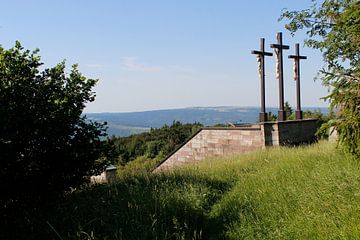 Die 3 Kreuze vom Kreuzberg in der Rhön im Sommer