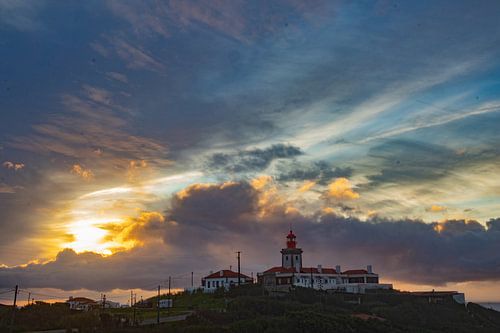 Ciel éclatant avec phare