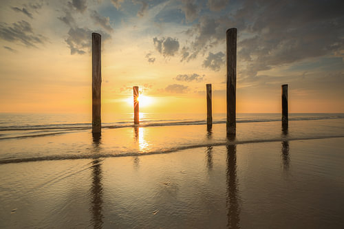 Das Pfahlbaudorf Petten bei Sonnenuntergang