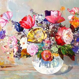Zomers Stilleven: Kleurrijk Bloemenboeket in Glazen Vaas van Studio Pieternel