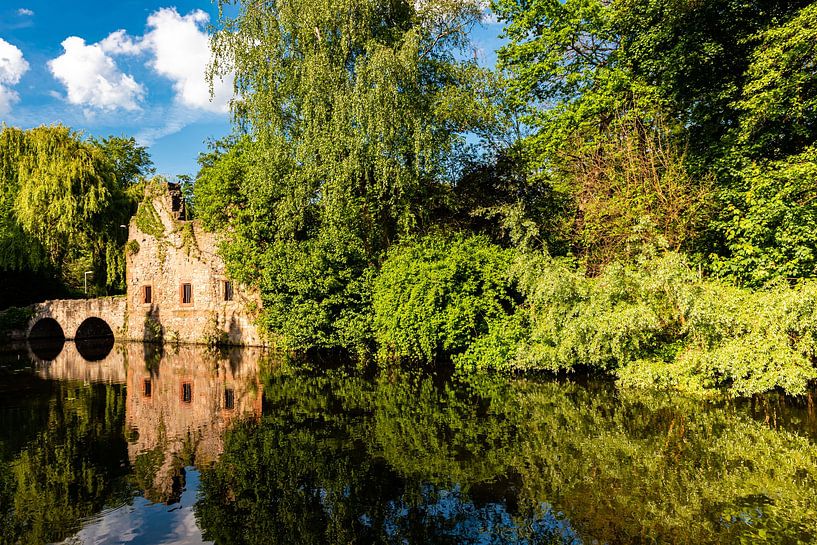 Reflet des ruines de Schöntal à Aschaffenburg par Dieter Walther