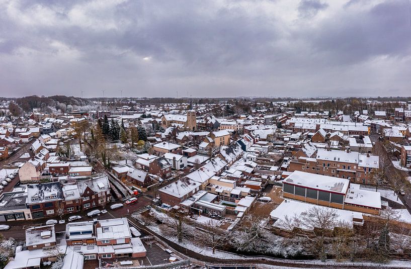 Drone panorama van Simpelveld in de sneeuw van John Kreukniet