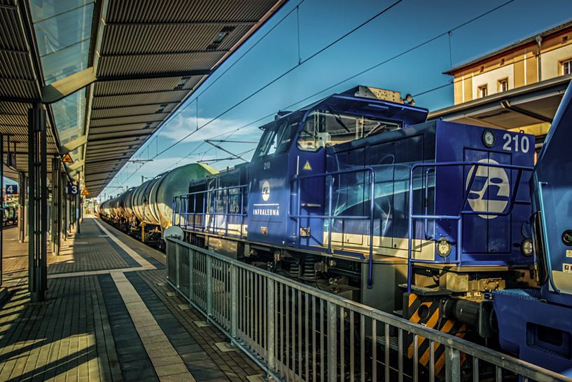 Goederentrein in station Werdau ( Sachsen ) van Johnny Flash
