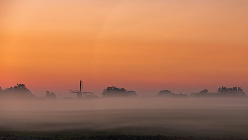 Landleben an einem nebligen Morgen von Percy's fotografie