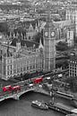 Big Ben met rode bussen te Londen van Anton de Zeeuw thumbnail
