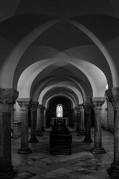 Kerk interieur crypte basiliek Trani italië van Martijn Jebbink Fotografie