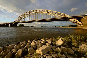 Waalbrug bij Nijmegen van Merijn van der Vliet