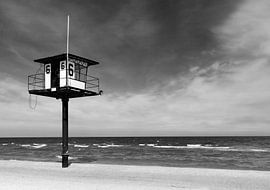 Beobachtungsturm der Wasserrettung von Frank Herrmann