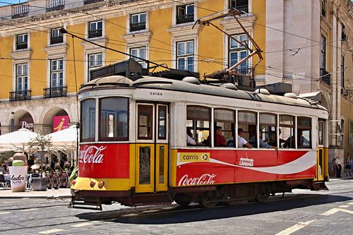 Tram rouge Coca Cola à Lisbonne, Portugal