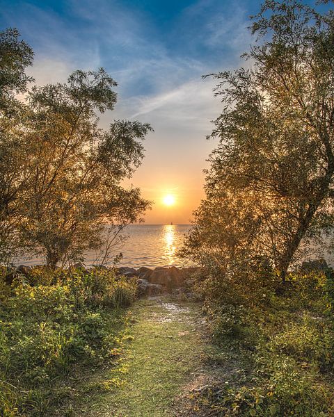 Coucher de soleil sur l'IJsselmeer près de la ville frisonne de Makkum par Harrie Muis