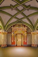 Farbenfrohe Architektur des Landgerichts in Halle (Saale)