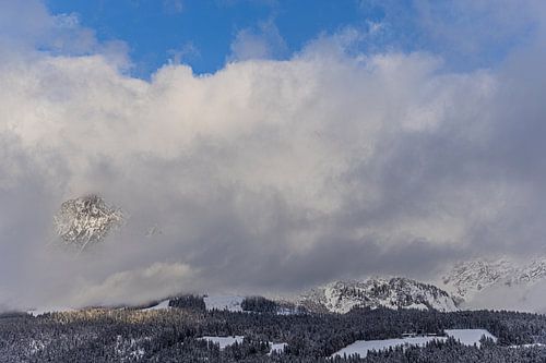 De Alpen in de wolken