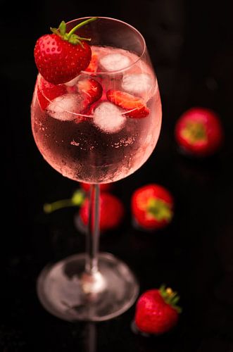 Punch aux fraises avec fruits frais