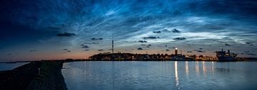 Nuages de nuit lumineux sur l'ouest de Terschelling sur Marjolein van Roosmalen