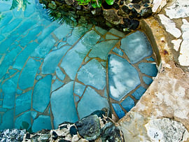 Eau turquoise sur des dalles de pierre sur Troy Wegman