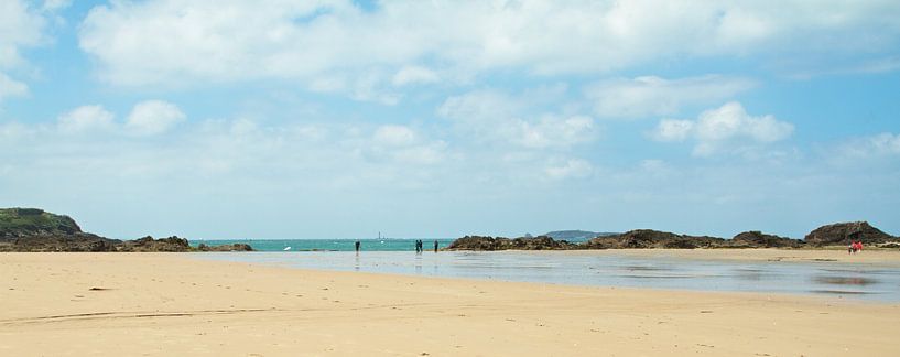 Het strand bij St. Malo Frankrijk von Ruud Lobbes