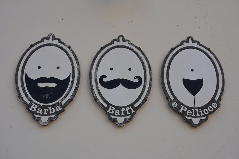Uithangbord bij de Italiaanse kapper; baard snor of..... van My Footprints