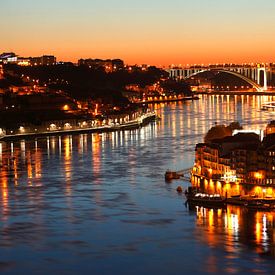 Blick auf Ponte da Arrabida und Altstadtviertel Ribeira bei Abendd�mmerung, Porto, Distrikt Porto, P von Torsten Krüger