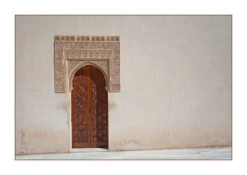 Muur en deur in Alhambra, Spanje