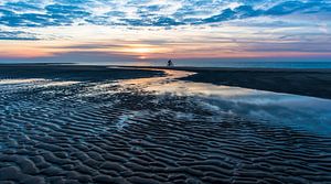 Mountainbike on the Beach at Sunset van Alex Hiemstra