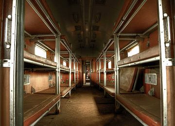 Abandoned sleeping train van Nathalie Snoeijen-van Eck